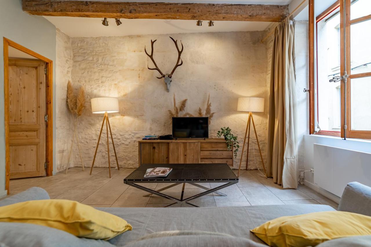 L'Elegance De La Pierre Au Pied De La Maison Carree - Une Nuit A Nîmes Buitenkant foto